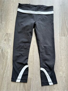 Lululemon crop leggings size 6